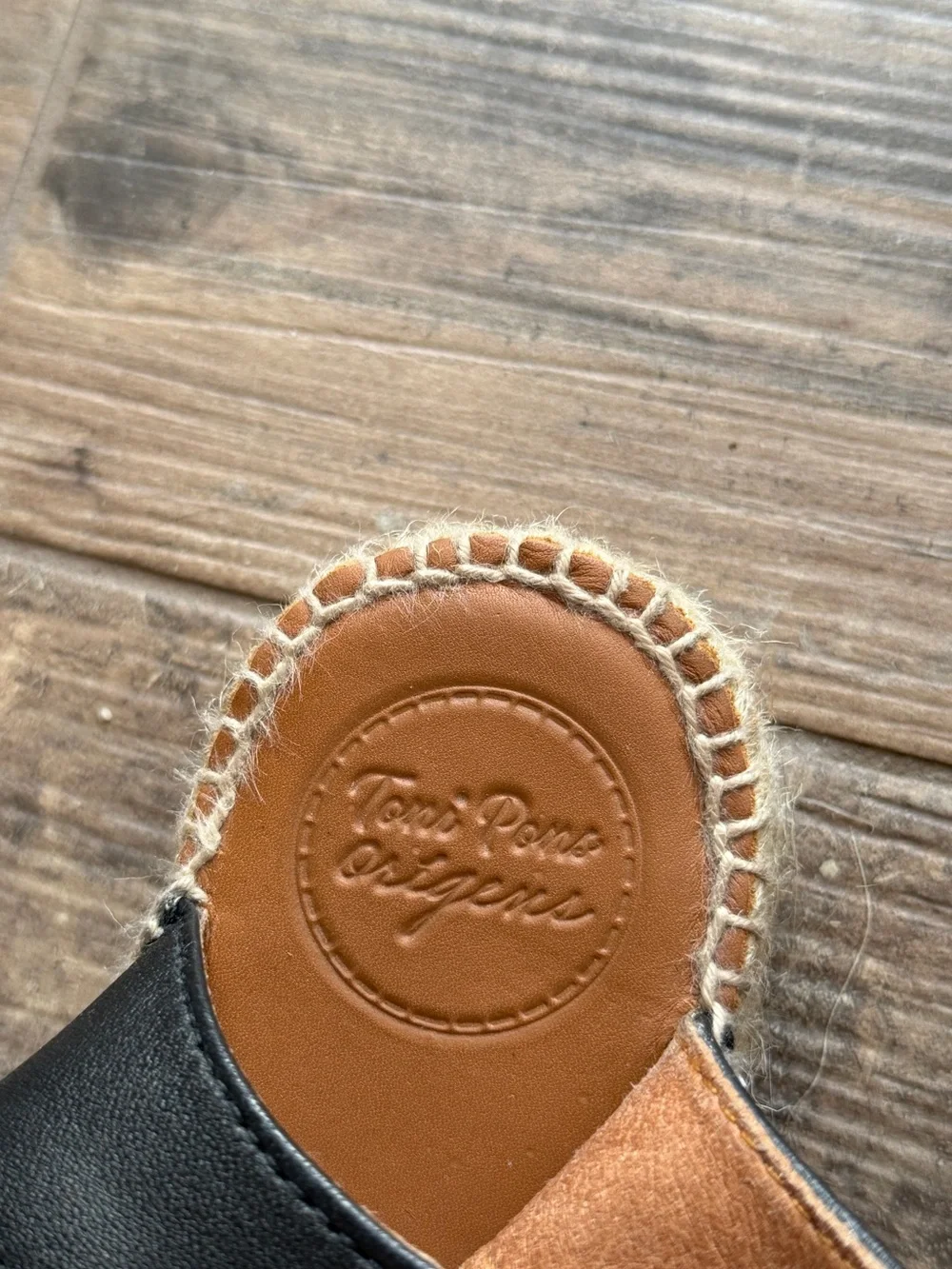 Toni Pons FLAT LEATHER SANDAL WITH ELASTICS - ETNA